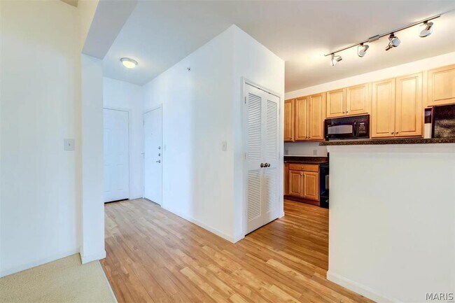 Building Photo - 1270 Strassner Dr