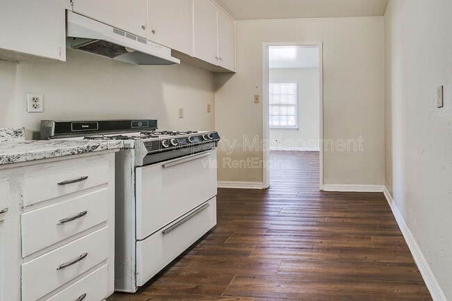 Building Photo - 532 E Indian Dr