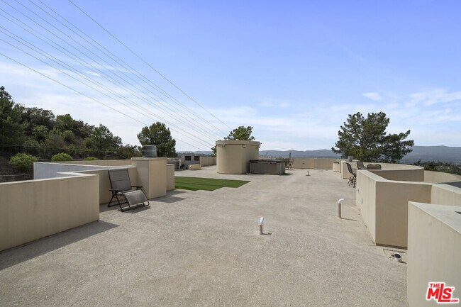 Building Photo - 3848 Vista Linda Dr