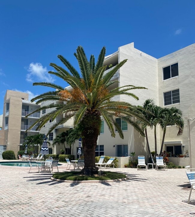Building Photo - Great Condo in Pompano Beach Just West of ...