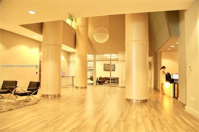 Building Photo - 1750 N Bayshore Dr