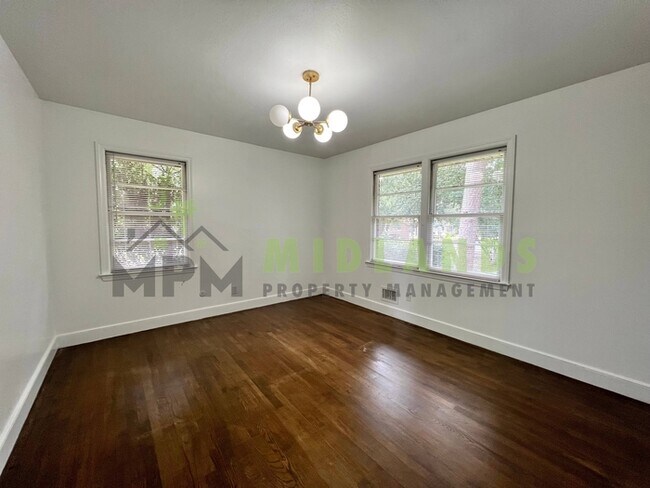 Building Photo - 1545 S Beltline Blvd