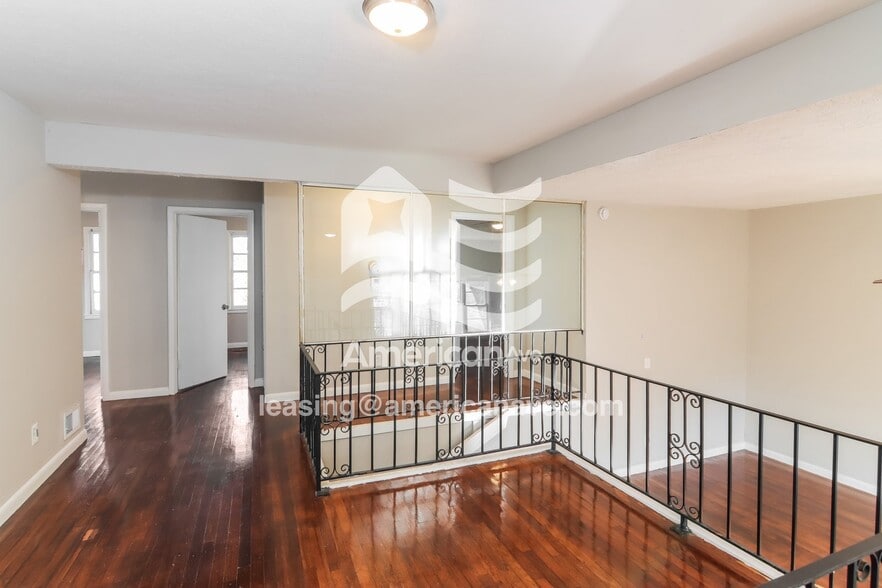 Building Photo - 822 33rd Ave