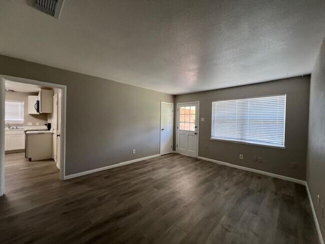 Building Photo - 1212 La Porte Dr