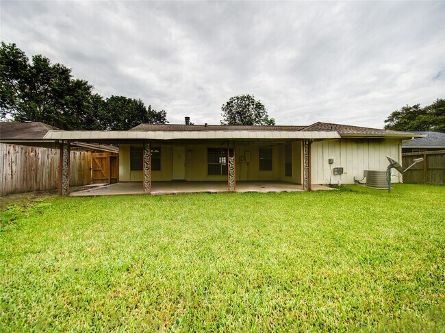 Building Photo - 6834 Harpers Dr