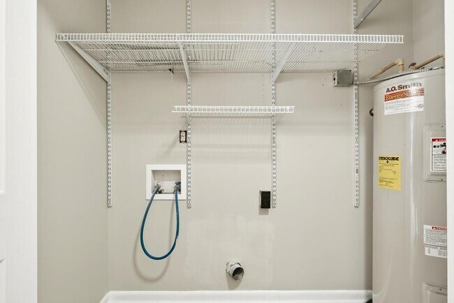 Building Photo - 2126 Center Way