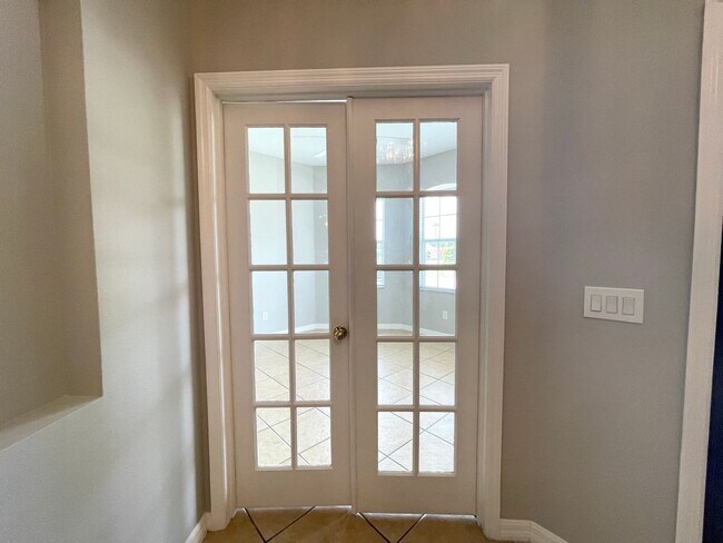 Building Photo - SOUTHEAST ORLANDO  - NICE UPGRADED HOUSE IN TIVOLI WOODS VILLAGE