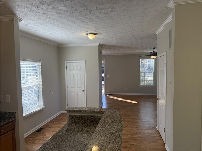 Building Photo - 27 Montgomery St SE