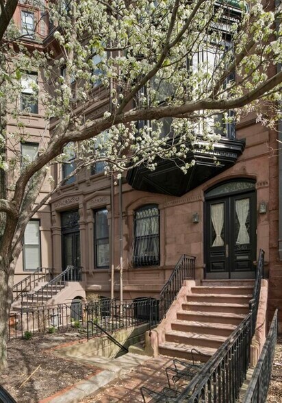 Building Photo - 345 Beacon St