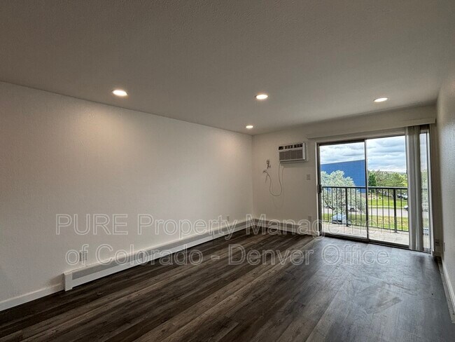 Building Photo - 1150 Golden Cir