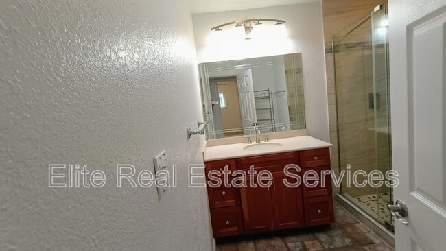 Building Photo - 255 Camino Del Cerro Grande