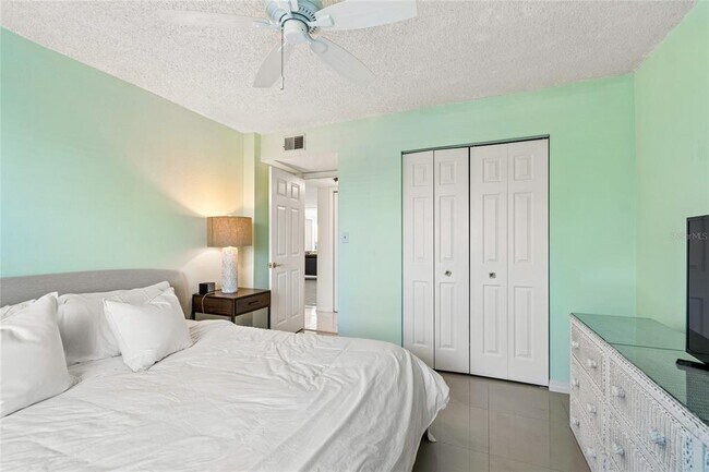 Building Photo - 719 Pinellas Bayway S