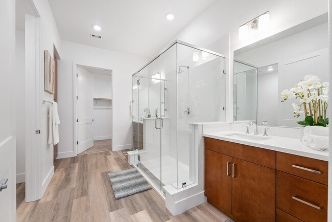 Building Photo - Gorgeous penthouse condo in East Industrial neighborhood – Fremont!