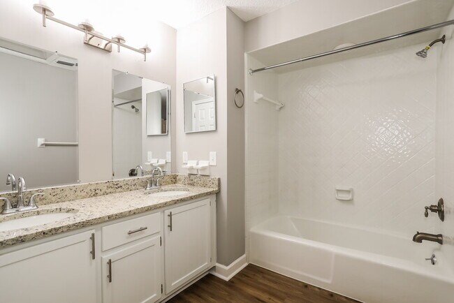 Building Photo - 1960 Oak Twist Ct