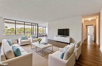 Building Photo - 6 Horizon Rd N