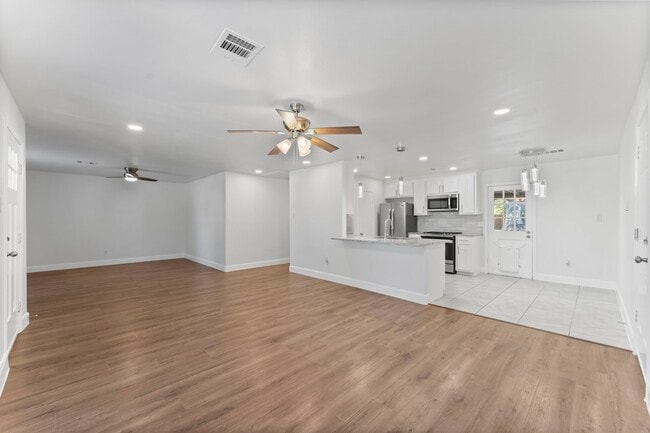 Building Photo - 4135 Hill Oak Dr