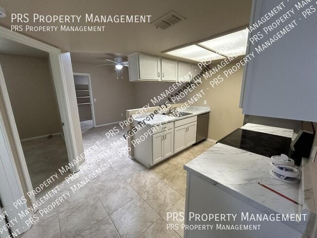 Building Photo - 551 S Lesueur-Unit 3