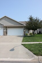 Building Photo - 738 NE Spring St