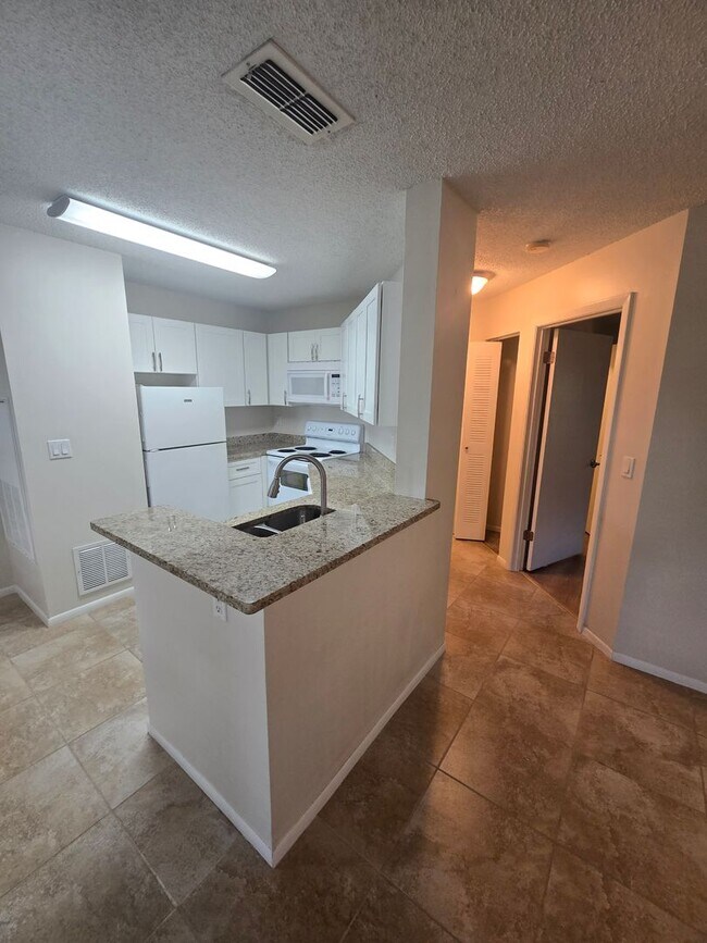 Building Photo - 2577 Grassy Point Dr