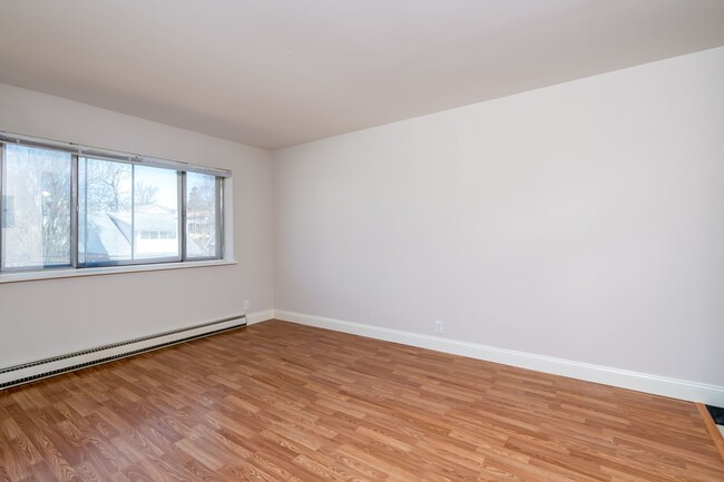 Building Photo - Cozy 1 Bedrooms in Maplewood