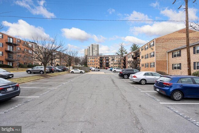 Building Photo - 405 N Beauregard St