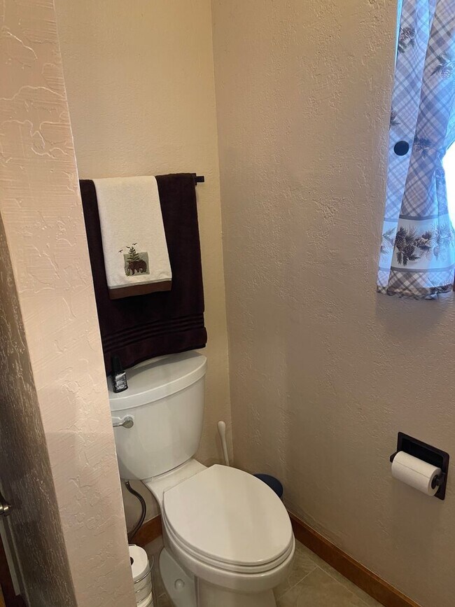 Building Photo - Beautiful furnished house in Stateline available now!