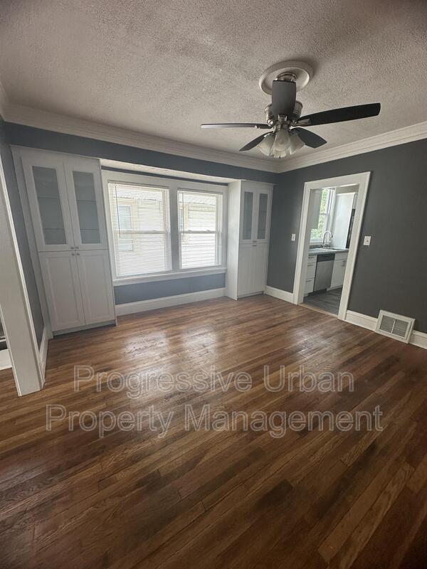 Building Photo - 1337 W 106th St