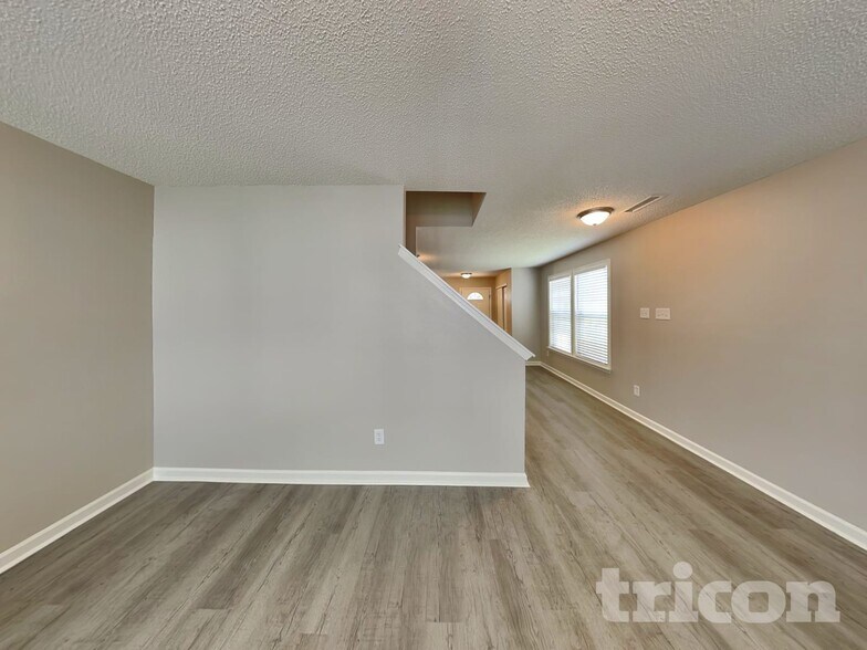 Building Photo - 915 Littleton Dr