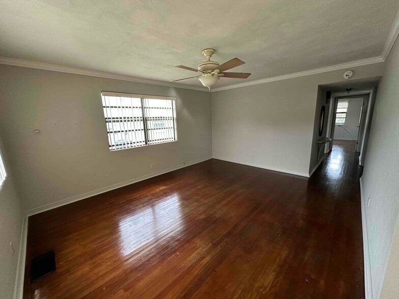 Building Photo - 736 White St