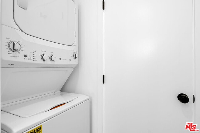 Building Photo - 1021 N Genesee Ave