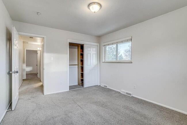 Building Photo - 2860 S Golden Way