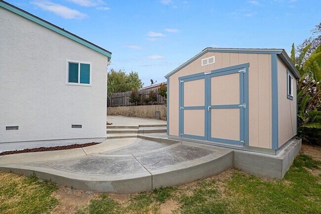 Building Photo - Large Corner Lot with a newly remodeled 2 bedroom 2 bathroom house!