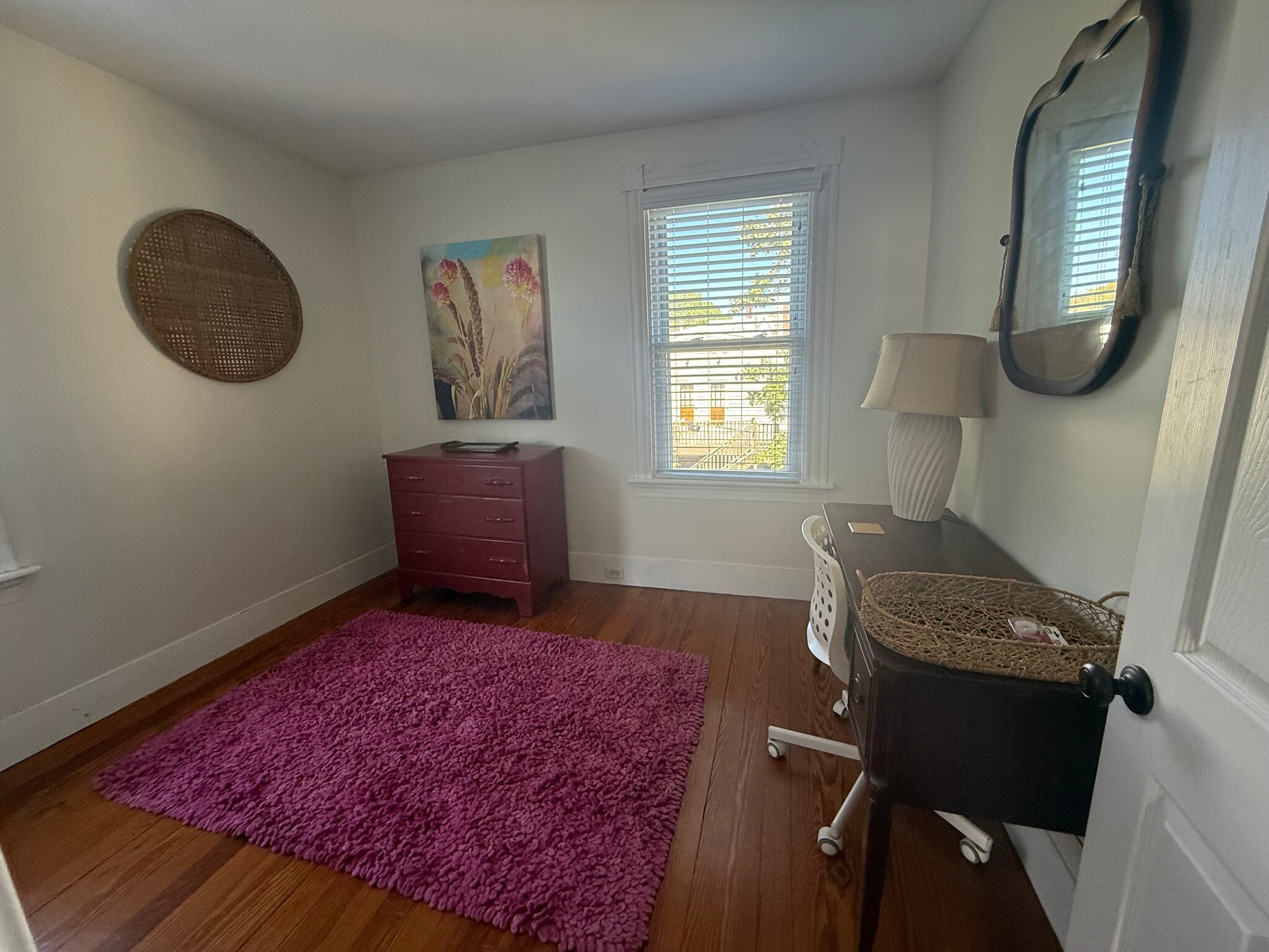 Large office - 98 John St