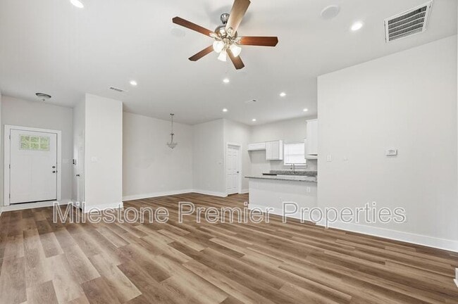 Building Photo - 1220 Jones St