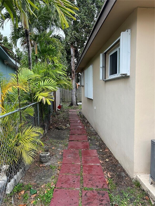 Building Photo - 11239 SW 5th Terrace