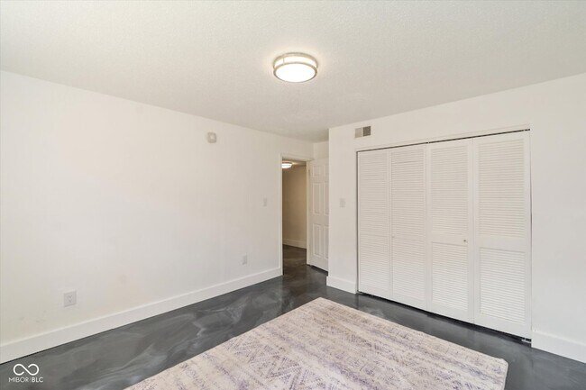 Building Photo - 5034 Allisonville Rd