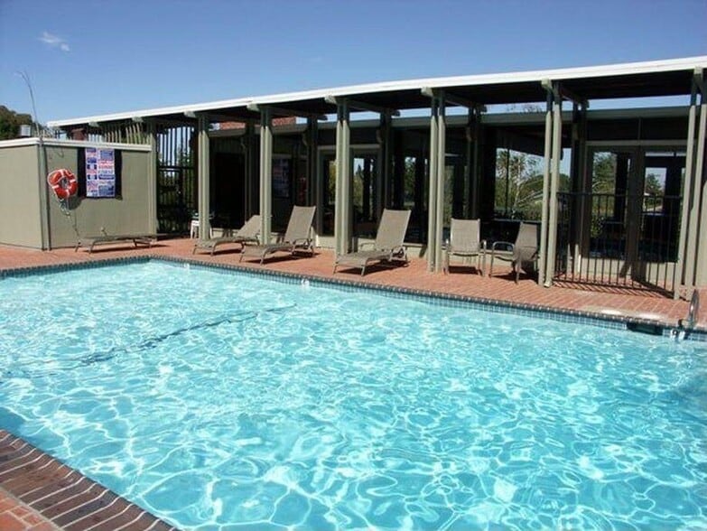 Building Photo - 4016 Farm Hill Blvd