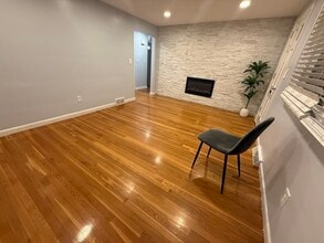 Building Photo - 7 Champlain Rd