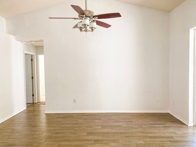 Building Photo - 3 Bedroom 2.5 Bath In Alafaya Woods