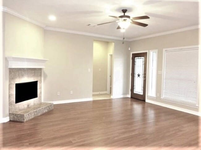 Building Photo - 12424 Red Stag Ct