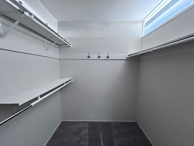 Building Photo - Three Bedroom Two Bathroom Home with Den/Home Office