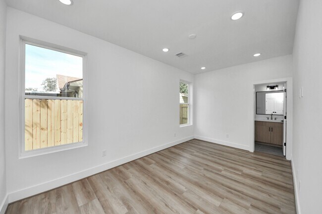 Building Photo - 6949 Foster St