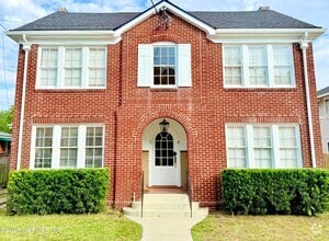 Building Photo - 3110 Oak St