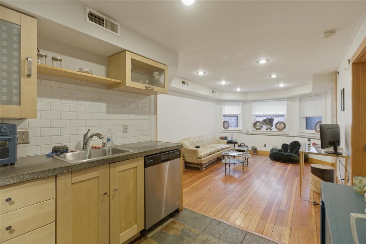 Building Photo - 2711 N Lawndale Ave