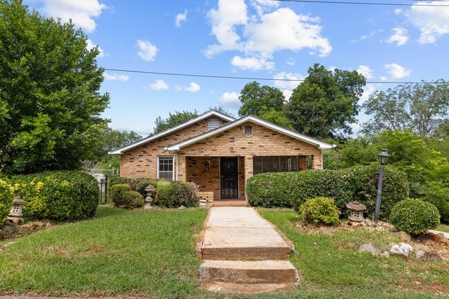 Building Photo - Charming 3 Bedroom, 2 Bathroom house