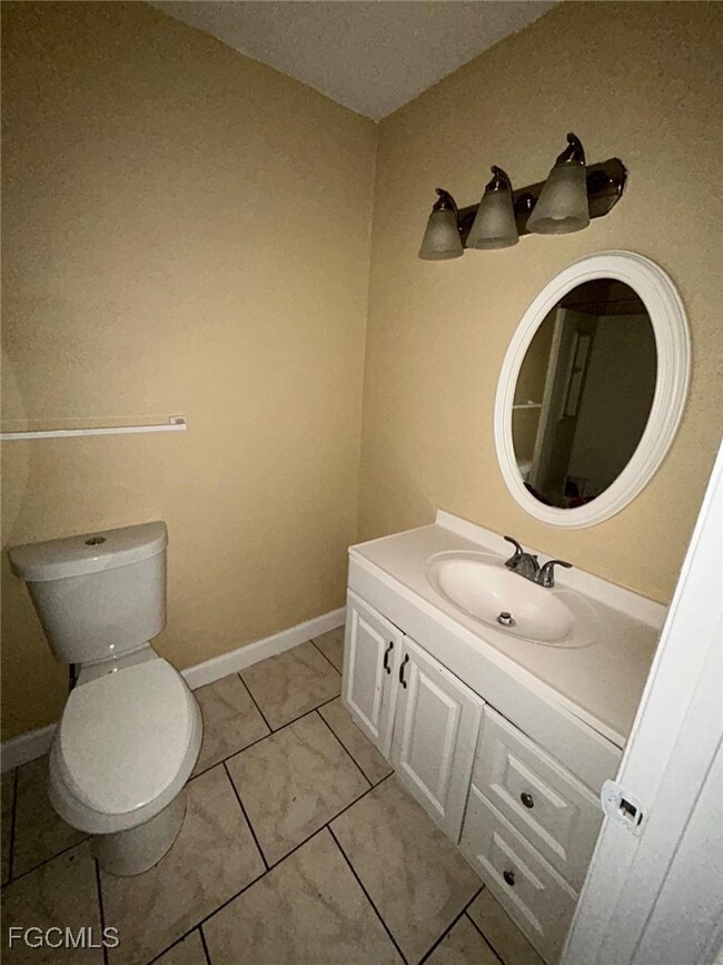 Building Photo - 2845 Winkler Ave