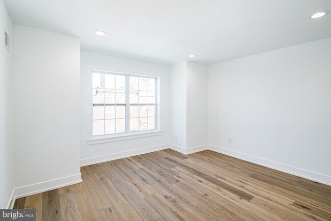 Building Photo - 1532 Catharine St