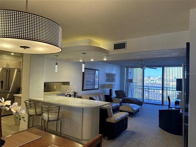 Building Photo - 1 Key Capri