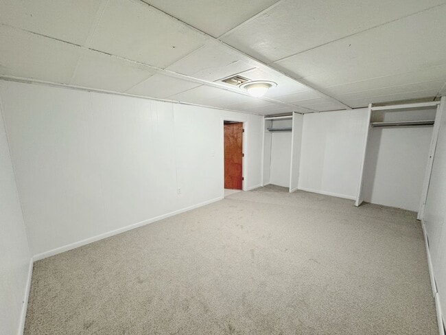 Building Photo - Modern Ranch Retreat