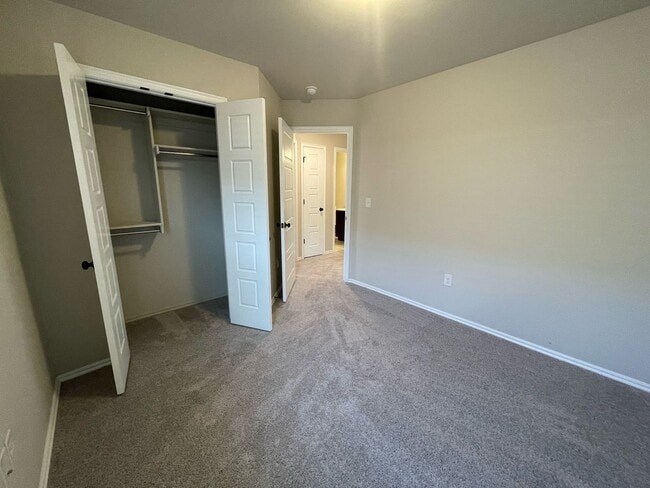 Building Photo - 3 bed Yukon